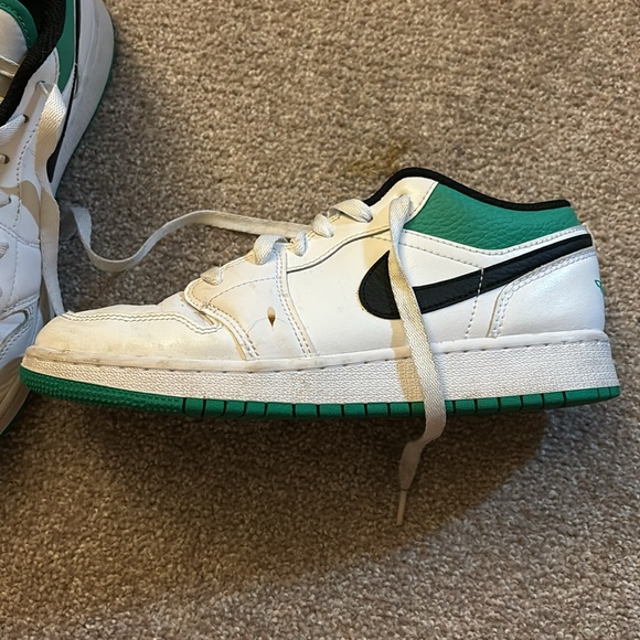 Air Jordan 1 lows - Picture 3 of 5